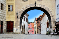 cesky_krumlov_23.031_straße_nach_brücke_zum_schloss