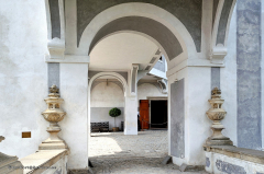 cesky_krumlov_32.030_durchgang_schloss_plattform