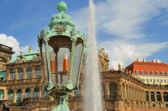 dresden-02.5-004_altstadt-zwinger-brunnen-laternen