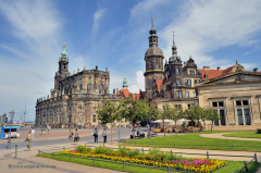 dresden-06.0-002_altstadt-kath.hofkirche.(l)-residenzschloß-(r)-hausmannstrum